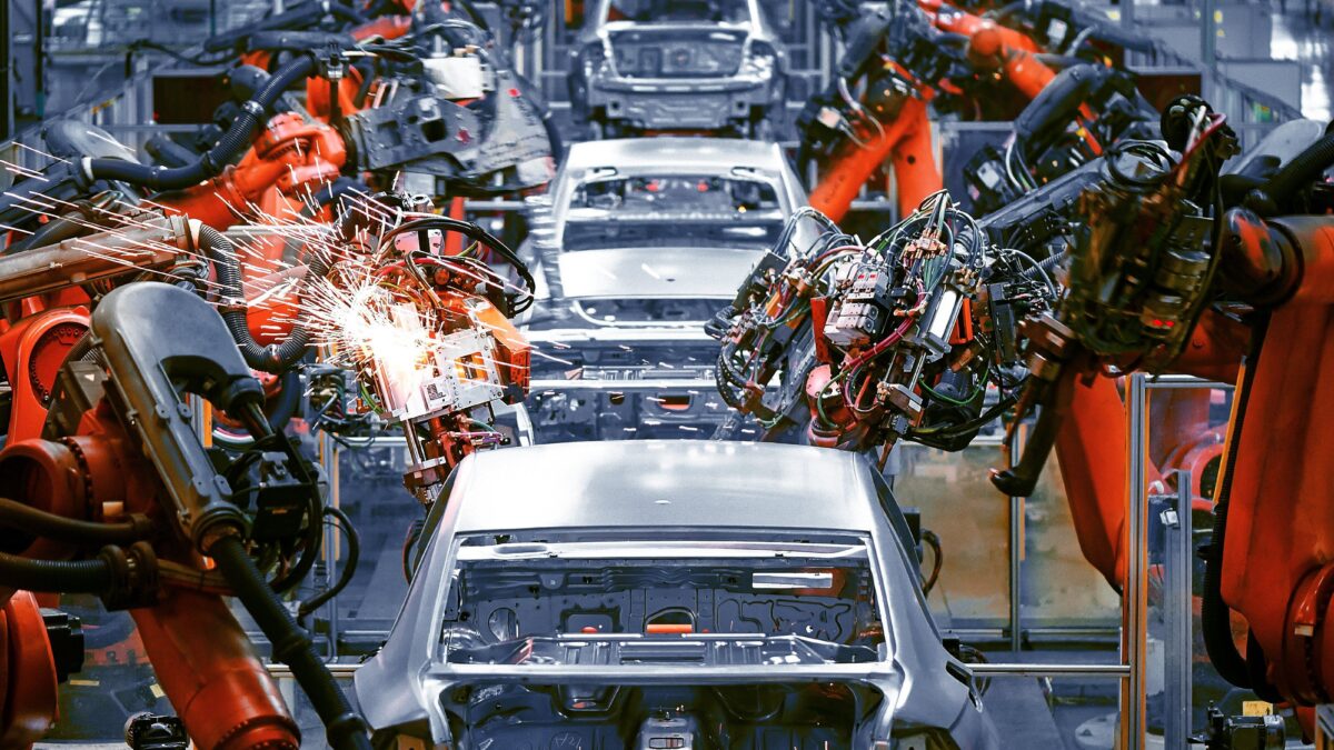 Rinviare le sanzioni è un brodino caldo. Per salvare l’auto via alla tagliola 2035