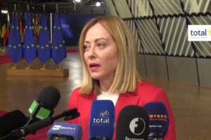 Migrazione, Meloni: «Serve hub Ue per richieste asilo, si anticipi soluzione concetto Paese sicuro»