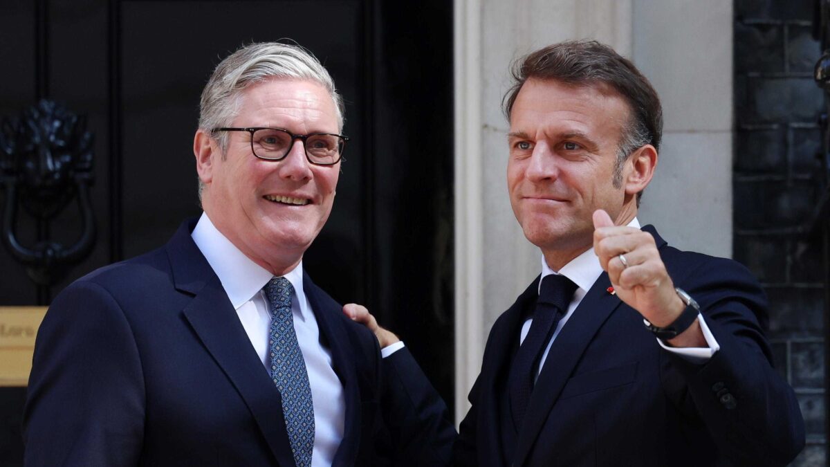 Dietro i sorrisi tra Londra e Parigi c’è la sfida per controllare l’Europa