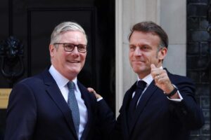 Dietro i sorrisi tra Londra e Parigi c’è la sfida per controllare l’Europa