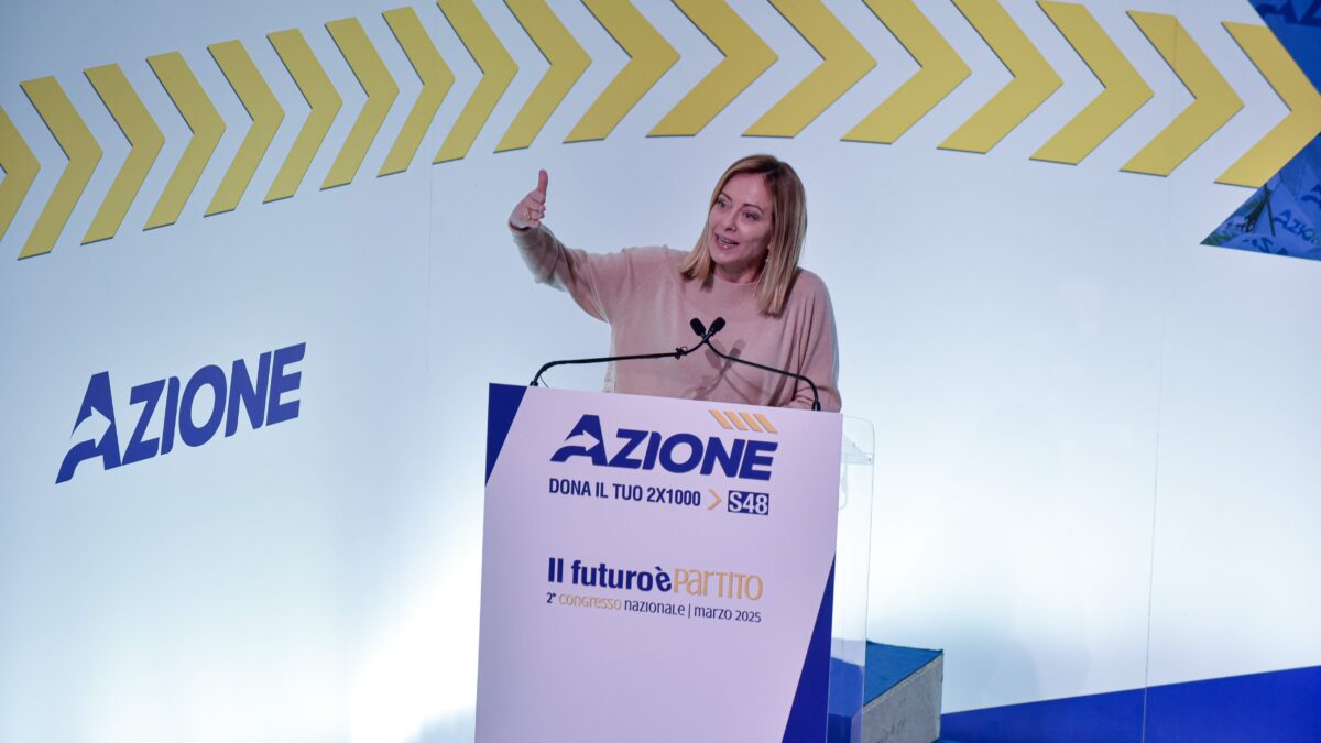 Azione dà segni di vita: applaude la Meloni