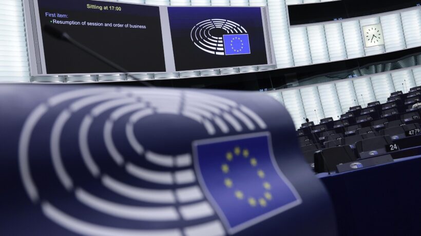 Delirio bellicista dell’Eurocamera: «Sgomento per la pace Usa-Russia»