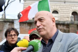 Negli altri sit-in si grida «no Ursula»