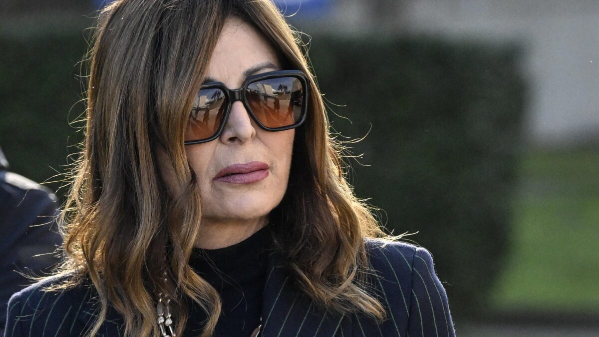 Santanchè fa melina. Fdi: «Se va a giudizio, lascia per difendersi»