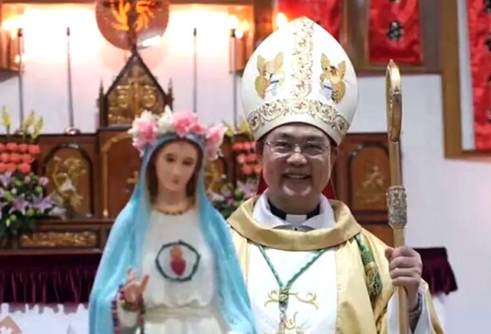 Il Vaticano abbraccia la Cina e Pechino arresta un vescovo perché celebra la messa