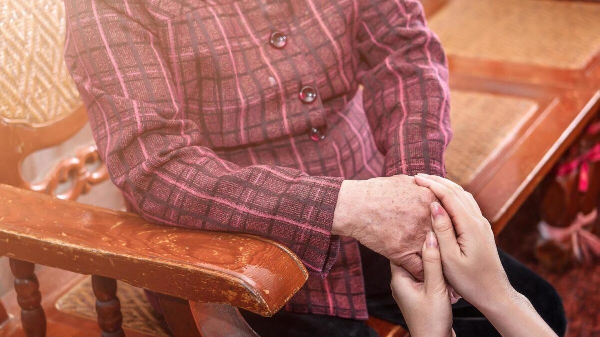 Senza anziani perdiamo la nostra identità