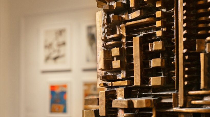Arnaldo Pomodoro - dettaglio Colonna del viaggiatore, 1966