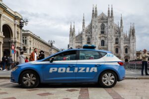 Milano nel caos: africano violenta due donne