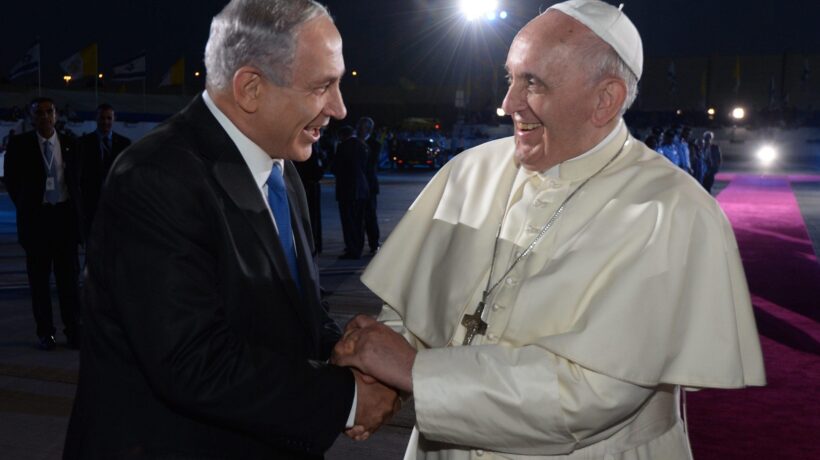 Con Benjamin Netanyahu nel 2014 (Ansa)