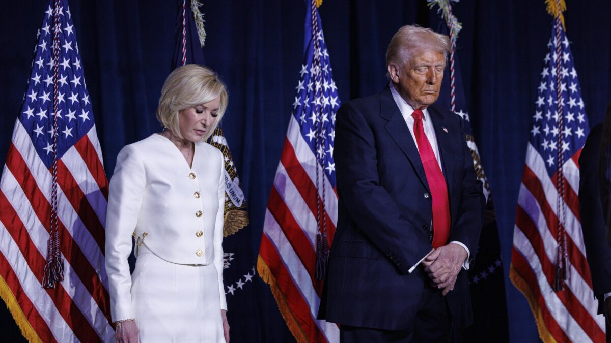 Ora la sinistra cerca di trasformare The Donald in un teologo «matto»