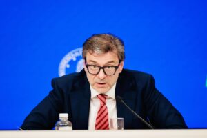 Il siluro francese: fiducia all’ad di Stm senza voto del Mef