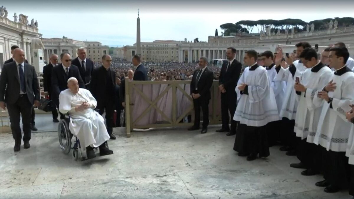 Francesco torna a fare il Papa