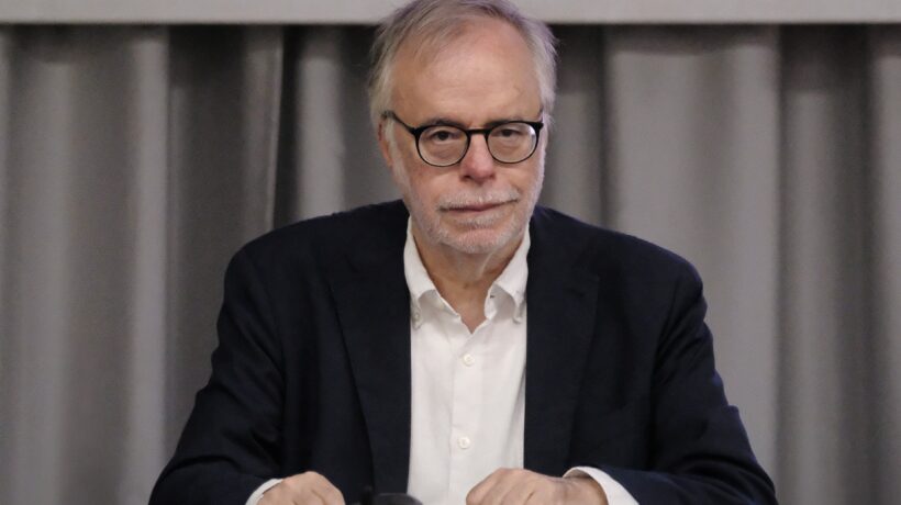 Riccardi fa il chierichetto dell’Eliseo