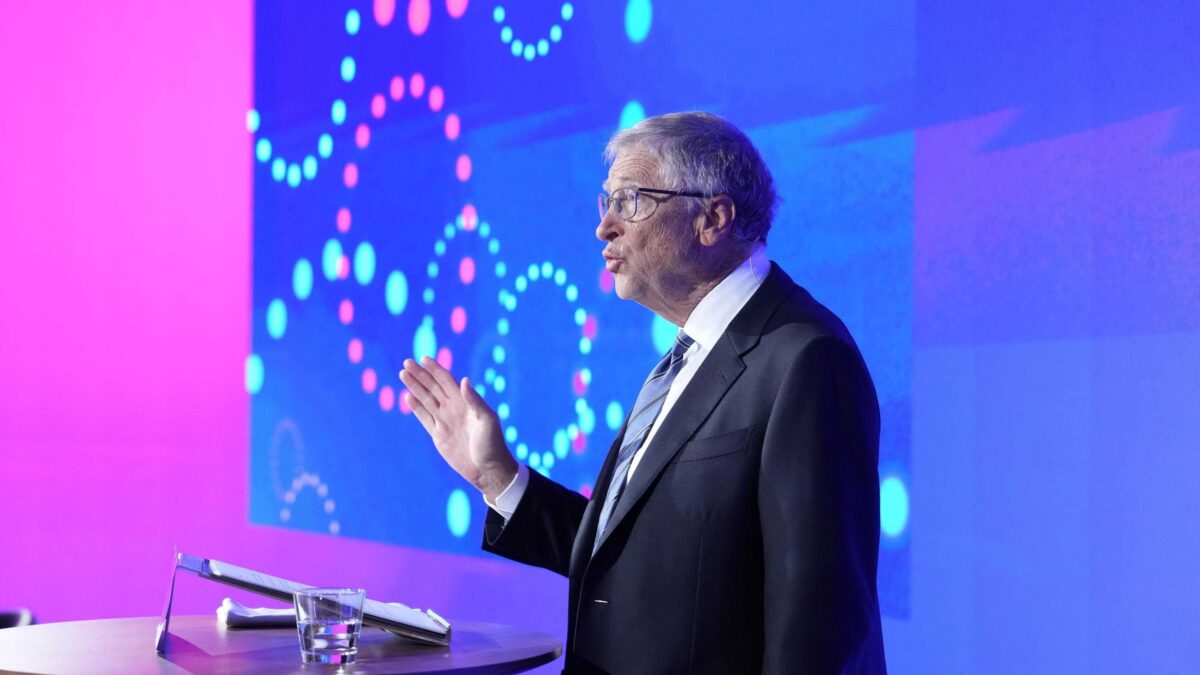 Gates tifa l’intelligenza artificiale per rimpiazzare dottori e docenti