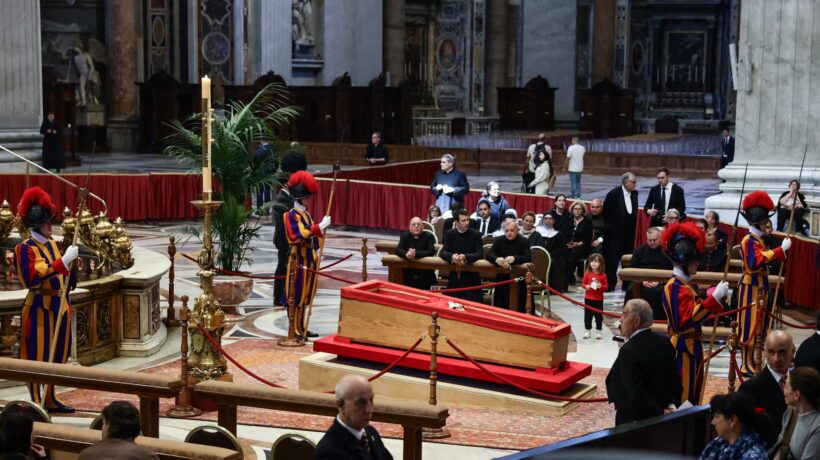 Sabato le esequie di Papa Francesco con Roma blindata. Occasione per il contatto Trump-Ue