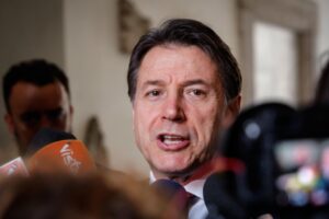 Giuseppi, Schlein, i Gruber boys e Renzi fanno a gara a chi denigra di più