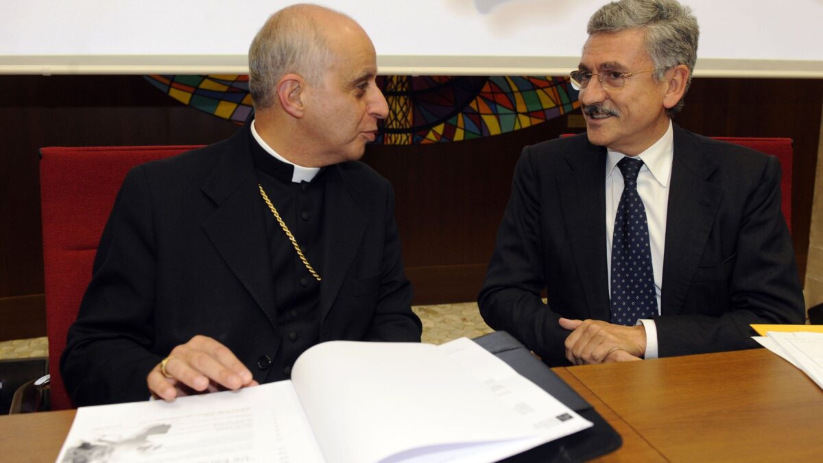 D’Alema l’armaiolo trasforma il Papa nel Che