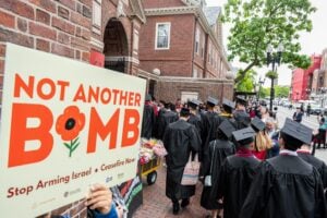 Harvard resta woke, Donald le taglia i fondi