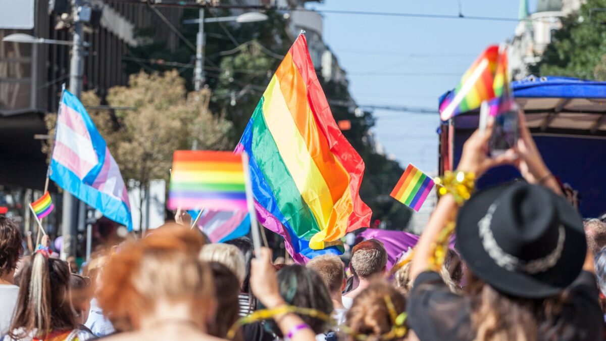 Le multinazionali mollano il gay pride. Cortei alla disperata ricerca di fondi