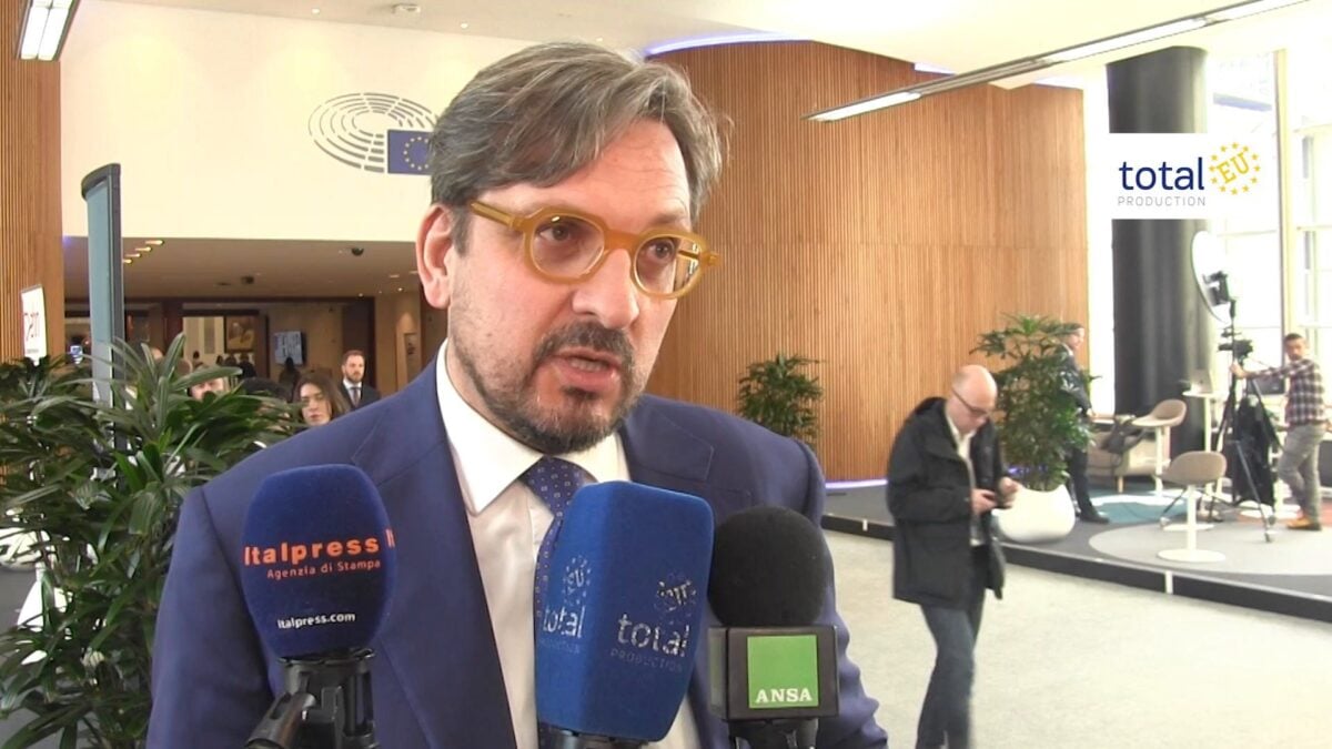 Automotive, Guido Guidesi: «Tante altre possibilità oltre all’elettrico per salvare il settore»