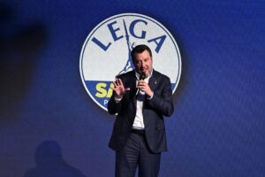 Le Pen lancia Salvini: «Come Luther King». Lui chiede il Viminale ma Fdi già lo frena