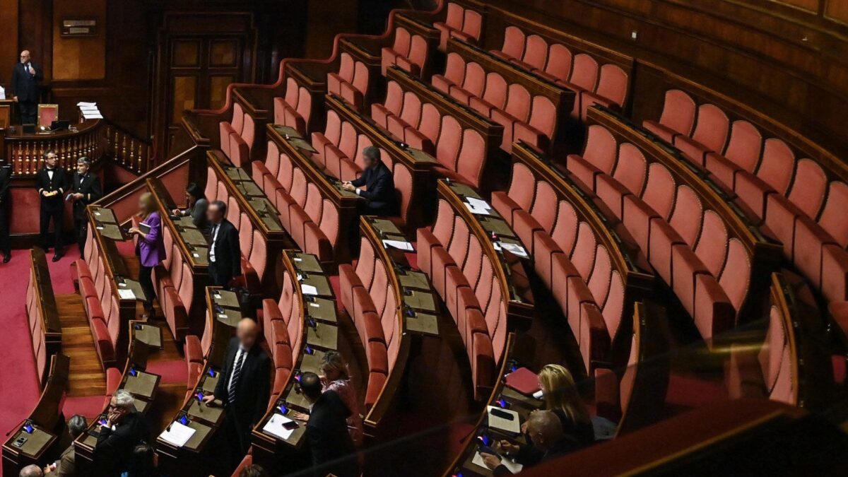 La sinistra fa il ponte e diserta l’aula