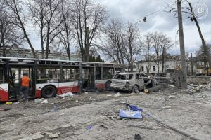 Dopo i missili sulla messa Putin rischia l’isolamento. E Donald perde la pazienza