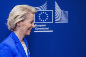 Anche Ursula depone le «armi». Bruxelles sospende i controdazi