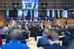 L’Ue tira dritto sul riarmo nonostante l’Eurocamera. Lite sui fondi per la difesa