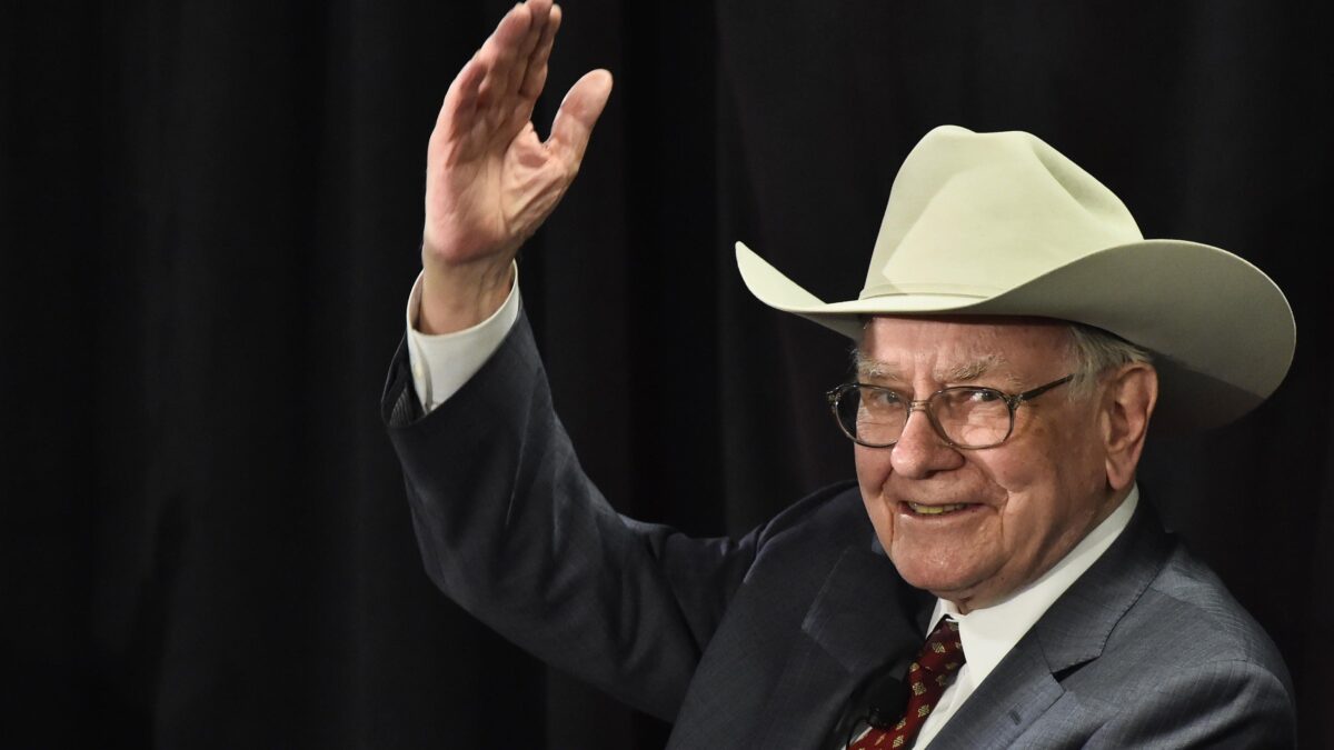 Warren Buffett, l’addio dell’Oracolo: il genio che amava i giornali, McDonald’s e la pazienza