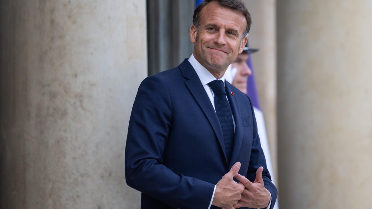 Dopo i porporati, Macron incontra i massoni