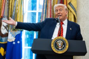 Trump pronto a mandare i migranti in Ruanda. Come fece Londra nel 2022