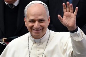 Ma il pontefice «apre» la Santa Sede: «A disposizione per le trattative»
