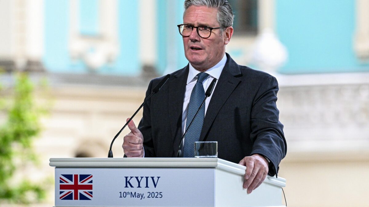 Piano anti accoglienza di Starmer per stoppare l’ascesa di Farage