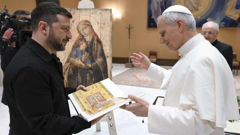 Nella nostra fotocrazia la politica è una posa
