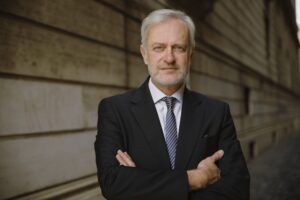 «Sogno un Papa che parli poco e ricucia una Chiesa lacerata»