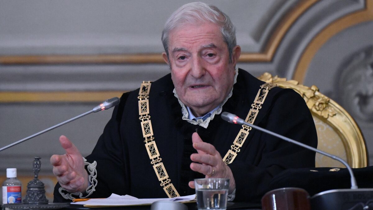 La Consulta insiste col diritto creativo: si può «adattare» ciò che dice la Carta