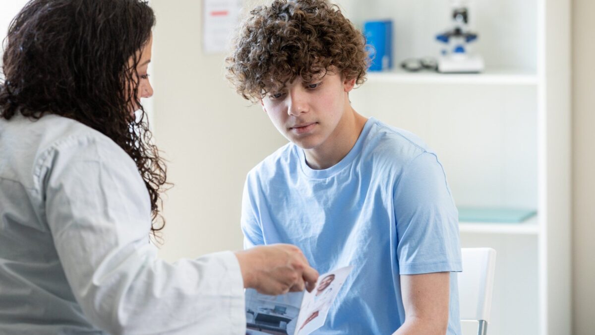 Sui bloccanti della pubertà le associazioni mediche ignorano i dati scientifici