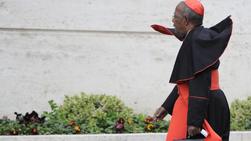 Il conclave più affollato della storia parte con il caso del kenyano escluso