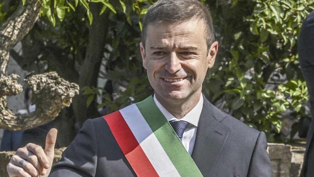 Arrestato il sindaco di Sorrento. «Stava intascando una mazzetta»