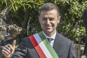 Arrestato il sindaco di Sorrento. «Stava intascando una mazzetta»