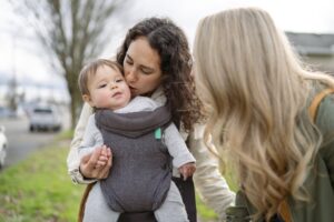 Inventano la madre «intenzionale» per uccidere la realtà