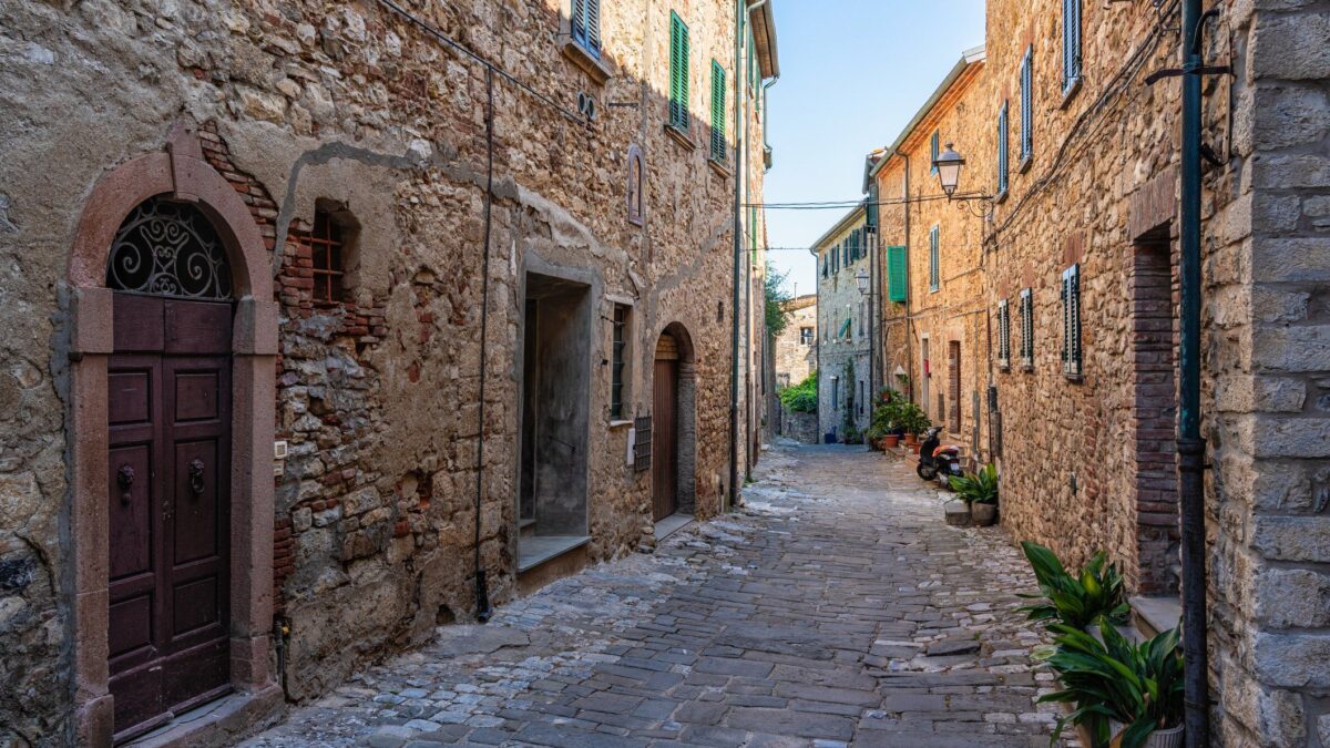 Viaggio nella Toscana segreta, lungo la via delle erbe e dei profumi