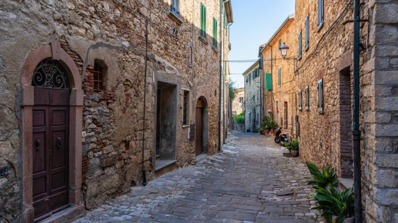 Viaggio nella Toscana segreta, lungo la via delle erbe e dei profumi