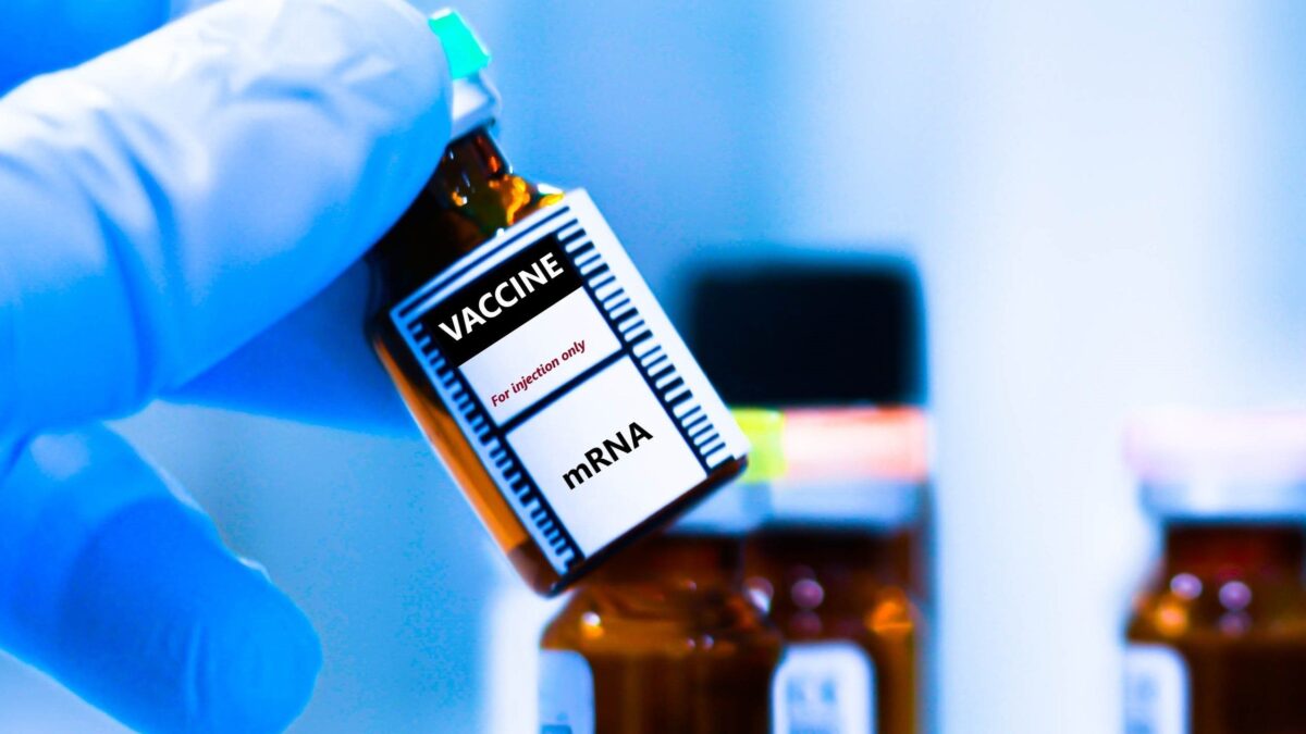MRna autoreplicante, allarme sui rischi: tumori trasmissibili con pezzi di Dna