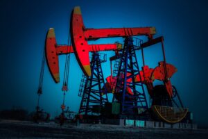 Calano i prezzi di petrolio e benzina. La scommessa di Washington e Riad