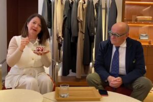 Le pillole di galateo di Petra e Carlo: accoglienza in una grande boutique
