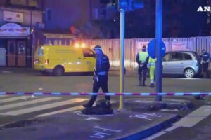 Giovane libico alla periferia di Milano fugge dalla polizia e si schianta contro un palo