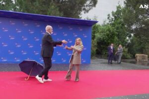 Giorgia Meloni a Tirana. E Rama si inginocchia nuovamente
