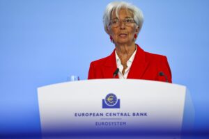 «C’è lei dopo di me». Schwab conferma la fuga della Lagarde